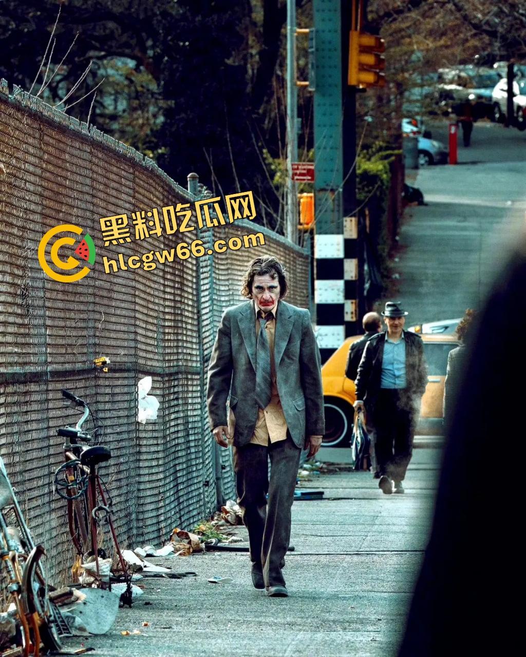 小丑2高清蓝光杜比音效免费看 ，从哥谭杀戮到莉奎左尔的爱，他从黑暗中逆袭，开启疯狂反击！-5