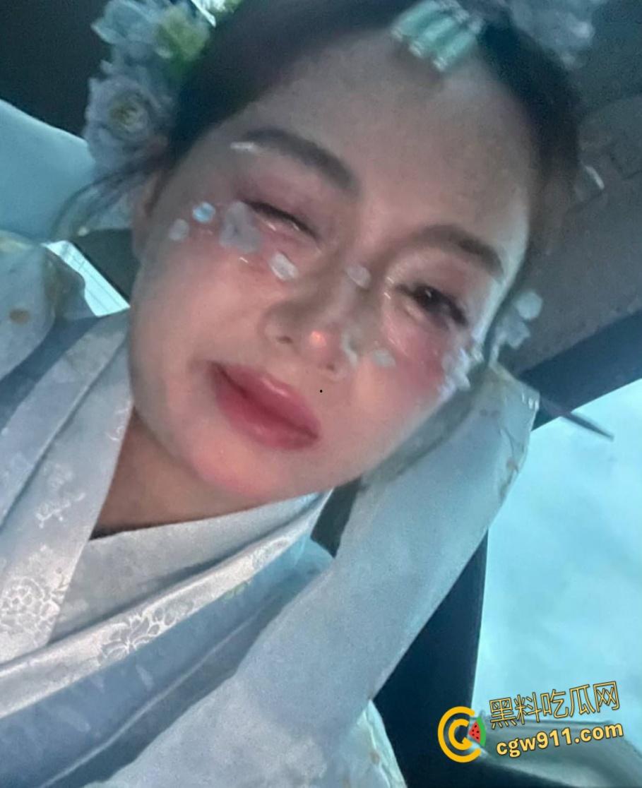 郑州经贸大学【刘彤彤】， 高颜值极品身材，穿上情趣内衣对镜口交，被金主包养当母狗，反差感十足！-4